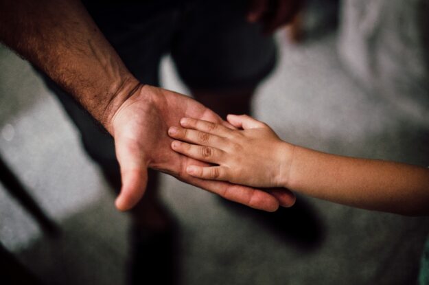 Kinderen een handje verder helpen…